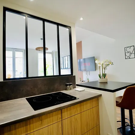 Modern & Hypercentre, Private Balcony